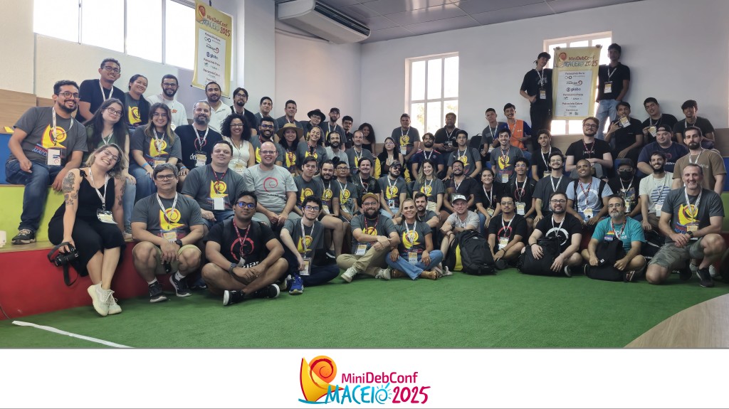 Group photo of the MiniDebConf Maceió 2025